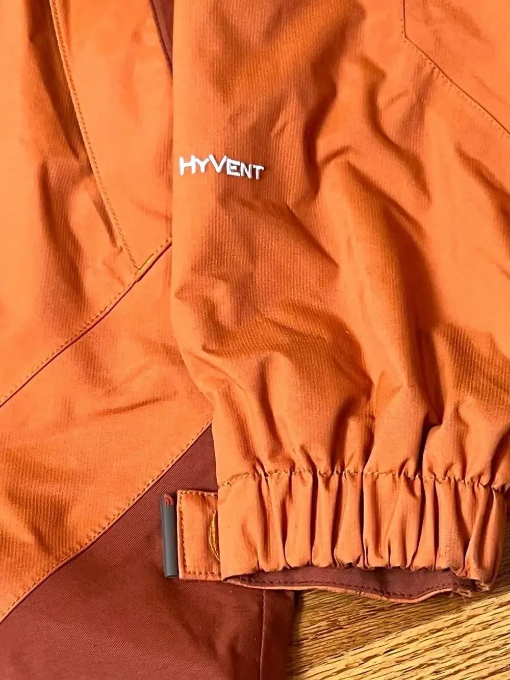The North Face HyVent Men's Size XL Two-Tone Orange and Brown Waterproof Jacket